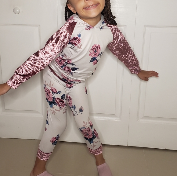 Velvet Floral hooded top with joggers - Picture 4 of 6